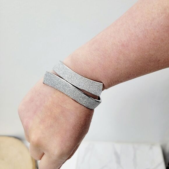 Brand New Silver Tone Matte Silver Bangle Bracelet - Picture 4 of 11